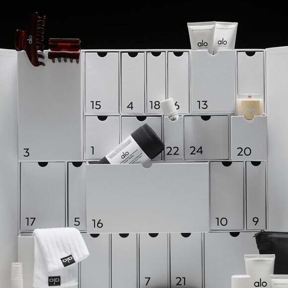 Alo Yoga Advent Calendar - Picture 4 of 6